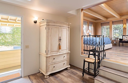 Northwest Carmel Apartment | 3797 Pine Place 2 Bedroom Apts by Redawning