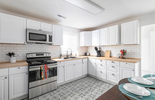Avondale House | 37th Street Bungalow