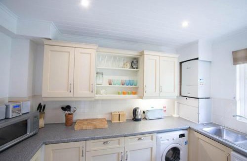 South Cerney House | 38 Windrush Lake