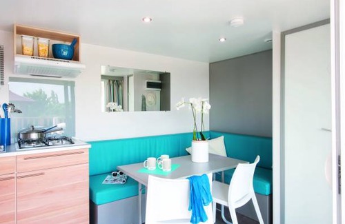 Sainte-Nathalene RV Rental | 380 ft² Mobile home