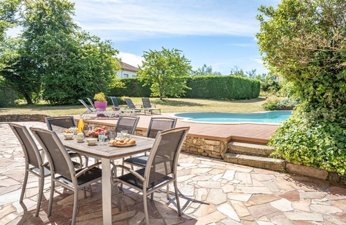 Mereville House | 380 m² House ∙ 8 bedrooms ∙ 15 guests