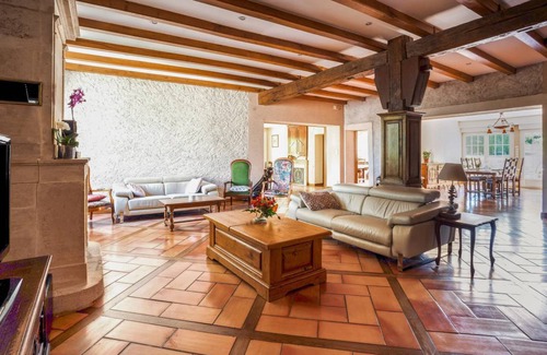 Mereville House | 380 m² House ∙ 8 bedrooms ∙ 15 guests