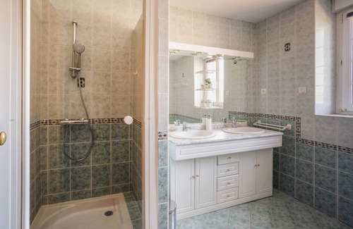Mereville House | 380 m² House ∙ 8 bedrooms ∙ 15 guests