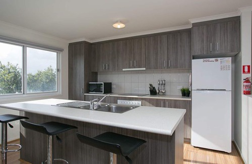 Ventnor House | 39 Bingley Crescent Ventnor - Close to the beach