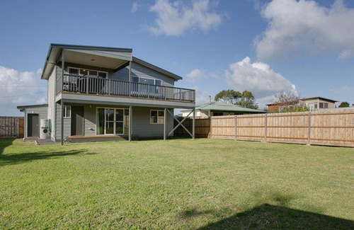 Ventnor House | 39 Bingley Crescent Ventnor - Close to the beach