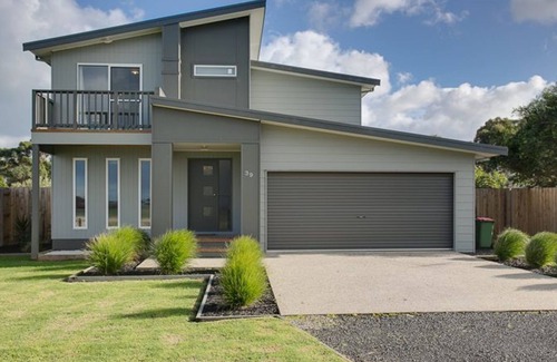 Ventnor House | 39 Bingley Crescent Ventnor - Close to the beach
