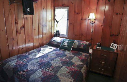 Carp Lake Cabin | 39 m² Cabin ∙ 2 bedrooms ∙ 6 guests