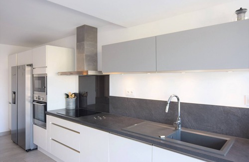 Empuriabrava Villa | 392-Empuriabrava, very up to date house on the canal , with mooring 10 mts, jacuzzi and wifi