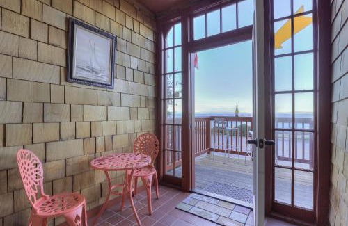 Pacific Grove Apartment | 3946 Listen to the Waves townhouse