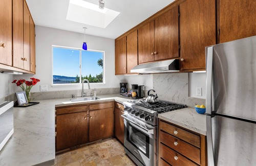 Golden Rectangle House | 3959 Hedgehog - Walk to Town and Beach, Ocean View