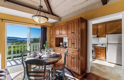 Golden Rectangle House | 3959 Hedgehog - Walk to Town and Beach, Ocean View