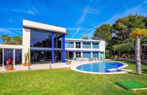Badia Blava Villa | 396 m² Villa ∙ 4 bedrooms ∙ 8 guests