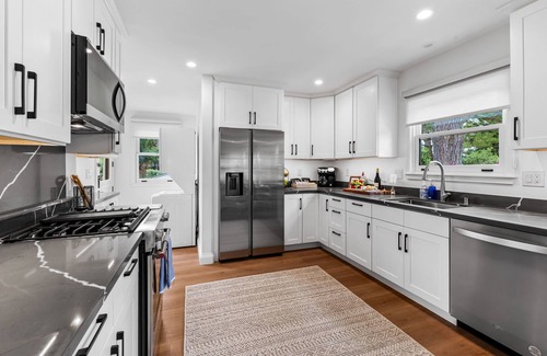 Northeast Carmel House | 3978 Pine & Pebble - Walk to Downtown & the Beach