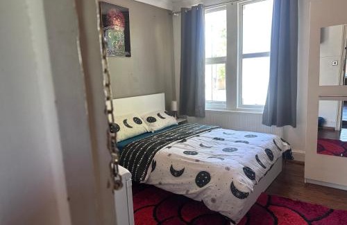 Woolwich Apartment | 3B-10min City Airport Parking No Parties allowed
