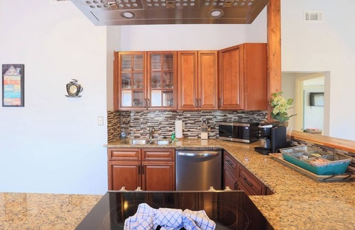 Gatlinburg Cottage | 3B 2 bath Cottage w Pool Hottub Close to Main st