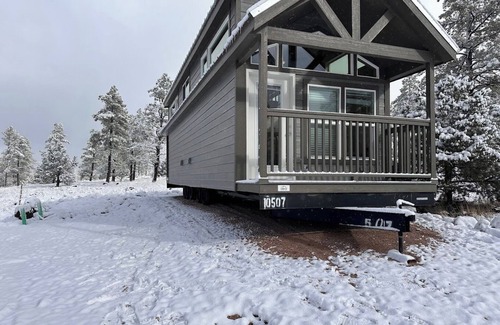 Williams Ski Chalet | 3B Cozy 1-bedroom chalet in Beautiful Williams with Wi-Fi, AC, Forest View .