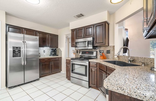 San Antonio Villa | 3B Villa, Pool, BBQ, Firepit, Mini Golf, Yard Games, Gym, Family & Pet Friendly