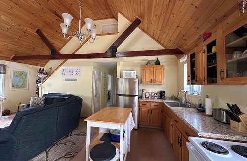 Standish House | 3Bd, 1 bath camp on Frye Island close to Beach 6 with screened-in porch!