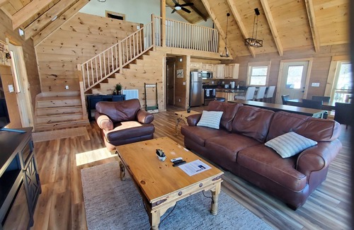 Elizabethton House | 3BD/2.5BA Tennessee Mountain Trout Lodge by Watauga Lake & River