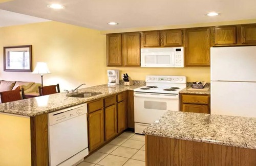Sevierville Resort | 3BD/2Bath - Smoky Mountains Retreat! Gorgeous Views, Pools, + More!