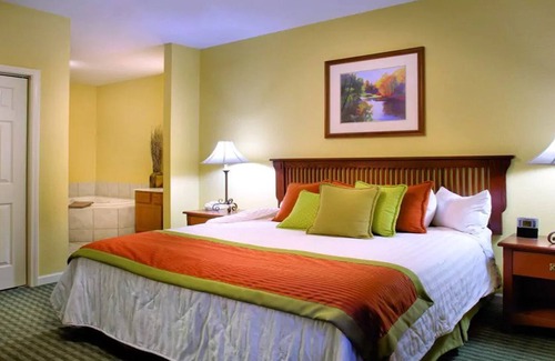 Sevierville Resort | 3BD/2Bath - Smoky Mountains Retreat! Gorgeous Views, Pools, + More!