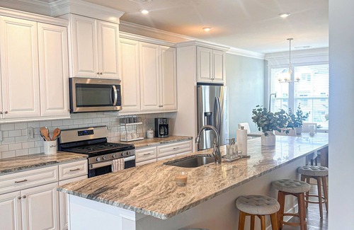 Northwest House | 3Bd 3.5Ba Lux Retreat - Steps to Beach