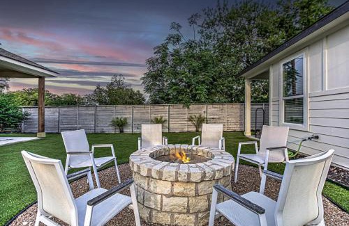 Cottonwood Shores House | 3BD Escape for 8 with Fire Pit & Patio Near Lake LBJ