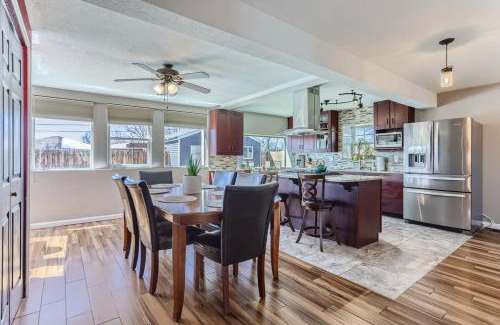 Athmar Park House | 3BD Family Friendly Walk to Huston Lake