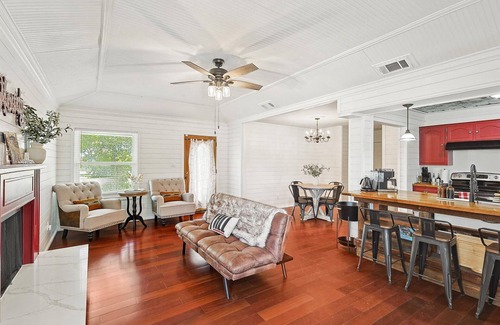 McKinney House | 3BD Farmhouse Country Living - Pool, Patio, Firepit