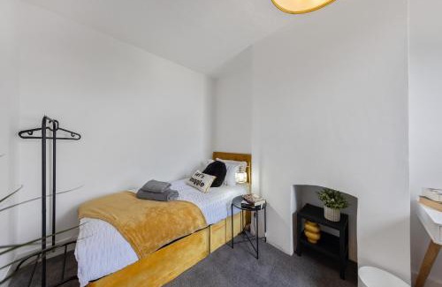 Gillingham House | 3Bd House-Long Stays Welcome