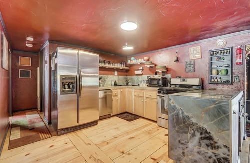Florissant House | 3bd Mnt Views, Hot Tub, Fire Pit, & Grill