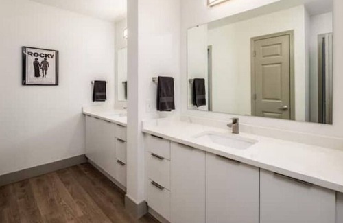 Third Ward Apartment | 3BD Modern Getaway w/ Free Parking