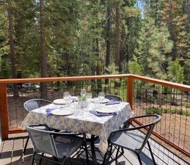Tahoe City House | 3BD Retreat - 5 Min to Beach Trails & Town