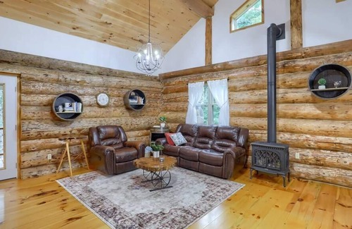 Huntingdon Cabin | 3bd Secluded Cabin 20 min to Raystown Lake