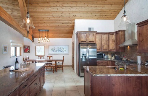 Atascadero House | 3bd, sleeps 8, just 20 minutes from Sensorio in the heart of the Central Coast