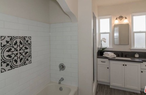 View Park-Windsor Hills House | 3BD Spanish Villa with Bonus Room + Bar + Modern Amenities