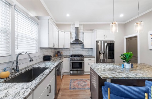 Bloomfield House | 3BD w/Rooftop & BBQ - 7 Mins to Downtown Pittsburgh