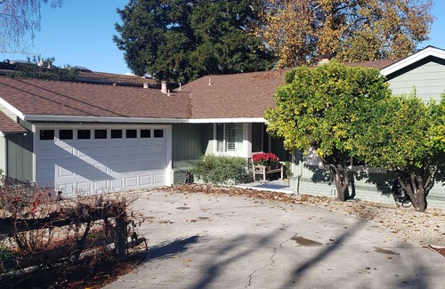 Ladera House | 3BDR, 2BA, near Stanford, overlooking a horse farm in beautiful Portola Valley.