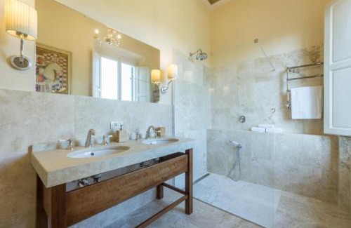 Oltrarno Apartment | 3bdrm luxury Apartment in Tuscan Villa,Private Estate, shared Swimmingpool