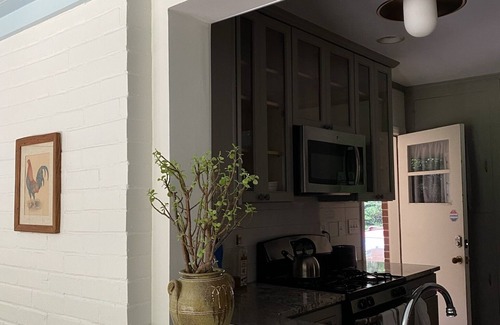 North Decatur House | 3bed 1.5 bath midcentury home near Emory University