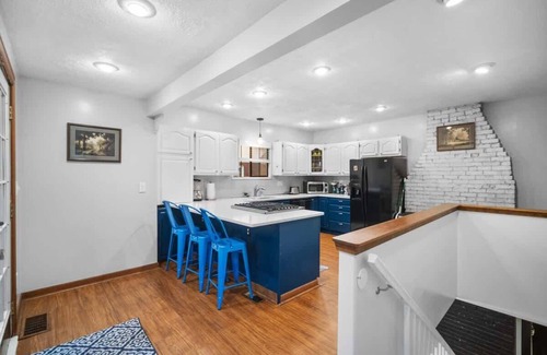 Spokane House | 3bed/2bath-Audubon Park w/garage& Wifi