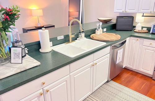 Petoskey Condo | 3bed -2bath Retreat Sleeps up to 9 w/Amenities+LargerTerrace+Bay Views+Office