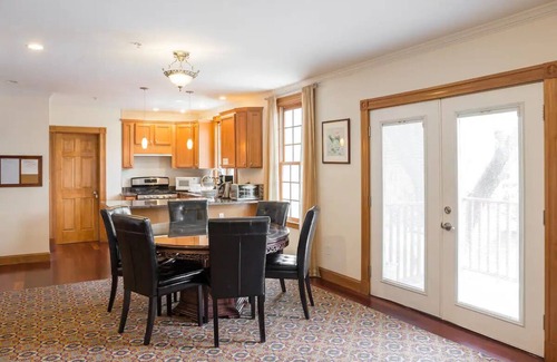 Inman Square Condo | 3Bed/3Bath Home, 3 Parking spots close to Central Sq, MIT, Harvard. Walk to T.