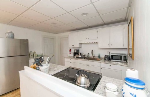 Winooski Apartment | 3Bed Apt 5 Mins from i89, Park and Public Pool!