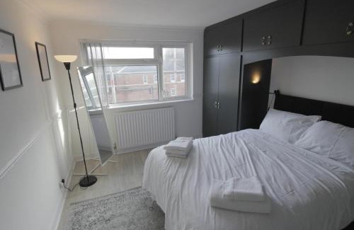 Leamington Spa Apartment | 3Bed Central Flat - free parking