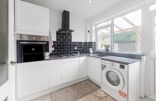 Abbey Wood House | 3bed House Abbey wood Sleeps 8 Elizabeth Line