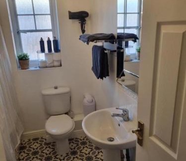 Maidstone House | 3Bed Maidstone Stay - WiFi Parking London Access