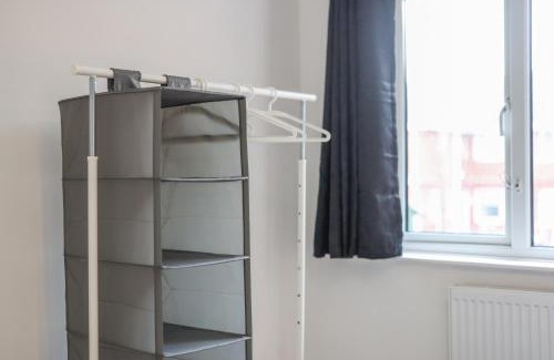 Castleside Apartment | 3Bedroom House - Free Parking