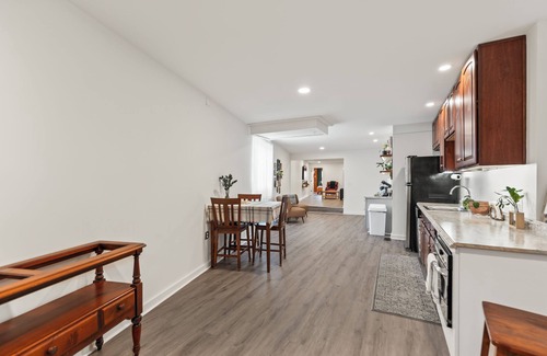 South Louisville House | 3BR/1.5BA Greetings From Louisville next door to Churchill!