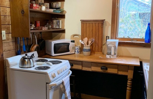 Round Pond Cottage | 3BR, 1 BA Ocean View Long Cove Point Gem!